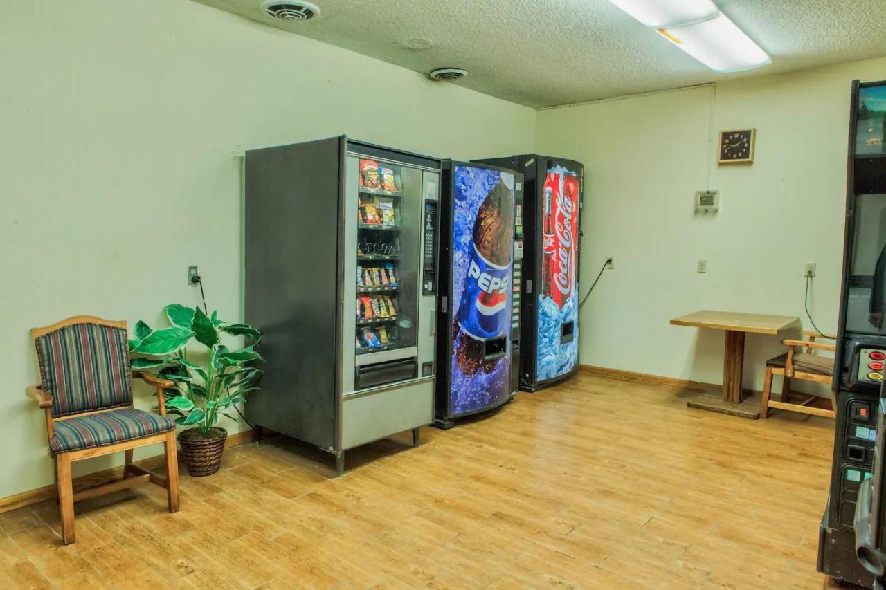 Sky-Palace Inn & Suites Mccook Εξωτερικό φωτογραφία