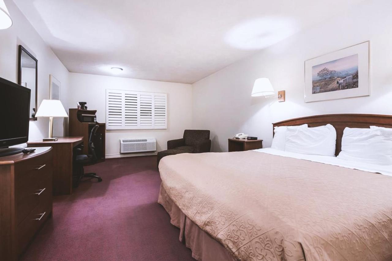 Sky-Palace Inn & Suites Mccook Εξωτερικό φωτογραφία