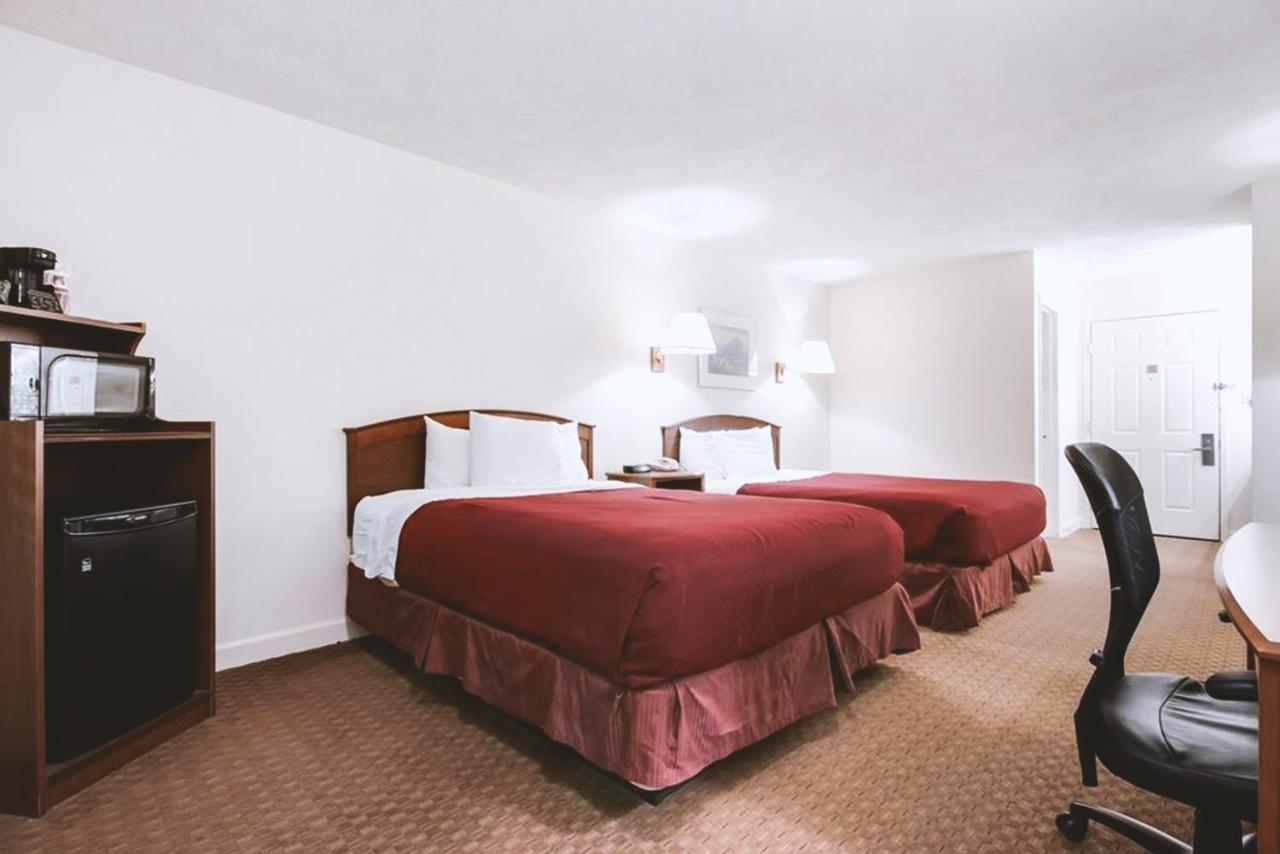 Sky-Palace Inn & Suites Mccook Εξωτερικό φωτογραφία