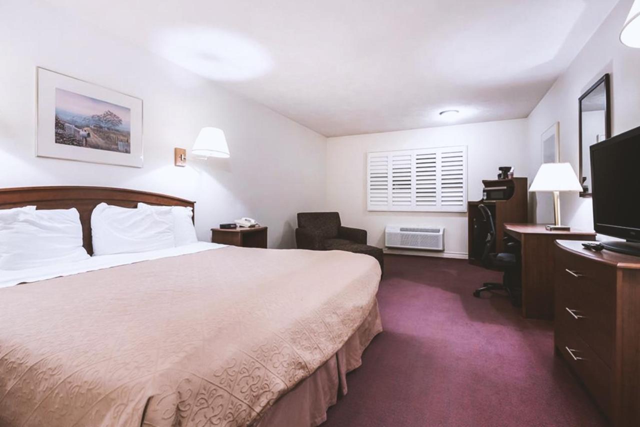 Sky-Palace Inn & Suites Mccook Εξωτερικό φωτογραφία