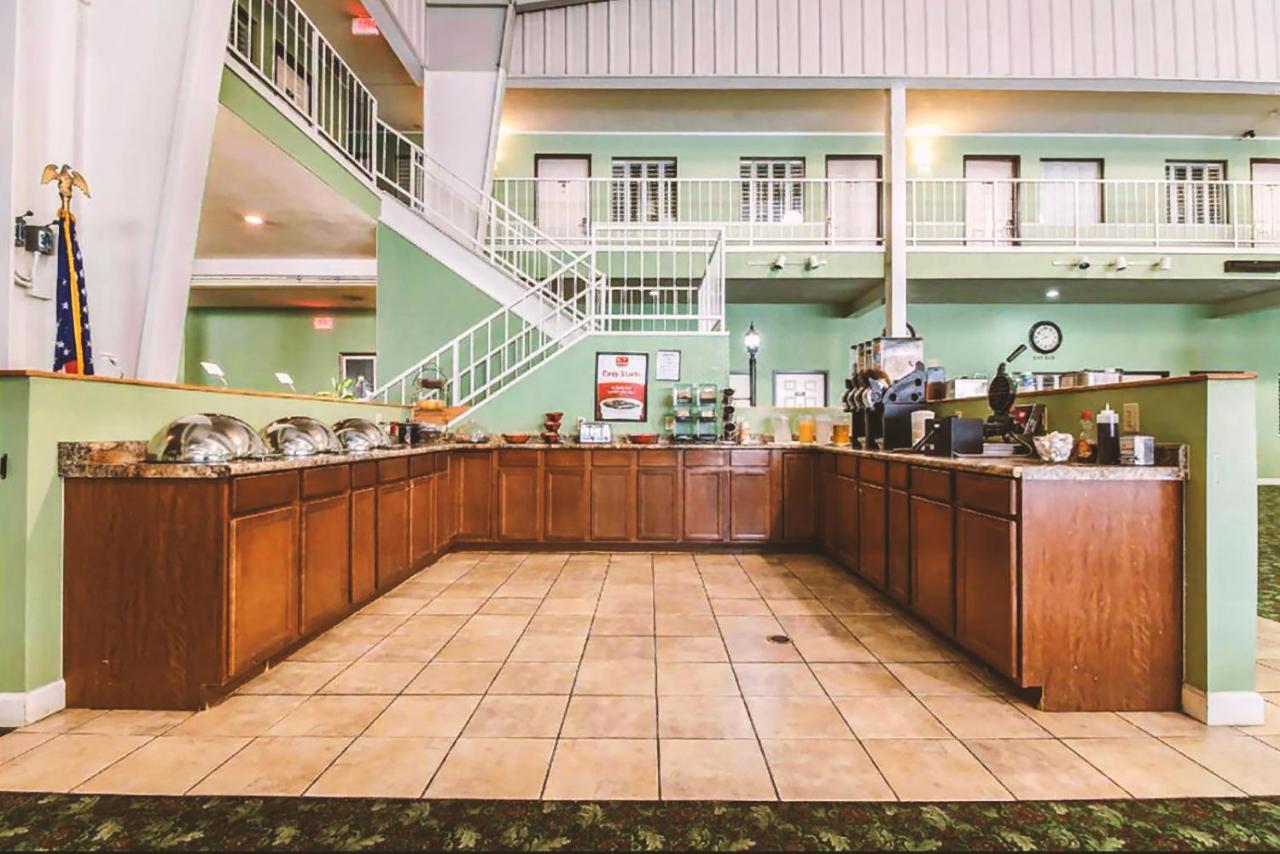 Sky-Palace Inn & Suites Mccook Εξωτερικό φωτογραφία