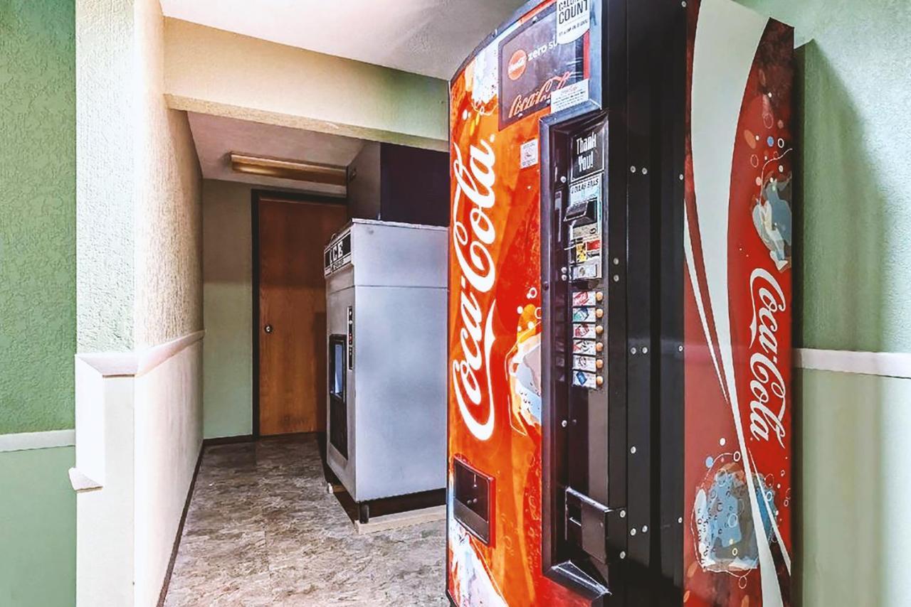 Sky-Palace Inn & Suites Mccook Εξωτερικό φωτογραφία