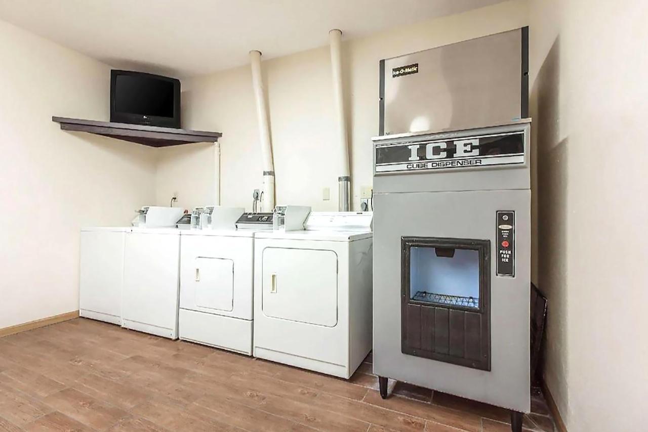Sky-Palace Inn & Suites Mccook Εξωτερικό φωτογραφία